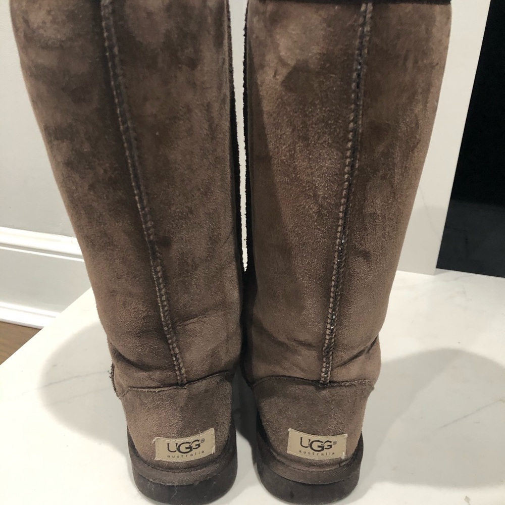 Women’s chocolate brown Uggs - Size 7